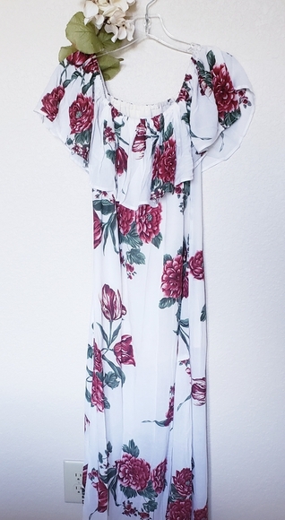Roe + May Vintage Floral Off the Shoulder Maxi Dress White - Picture 1 of 6